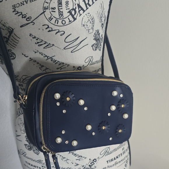 Studio 33 Navy Blue Crossbody Bag W/ Pearl & Floral Accents (NWOT)๐๐ค๐ - Picture 4 of 9